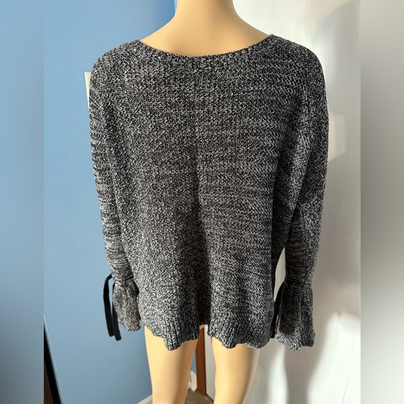 Women’s Loft Sweater, Black/White/Gray Tie Bell Sleeve Sweater M - Picture 15 of 15